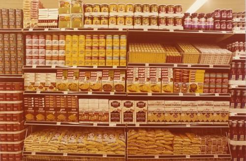 SA/BRA/4/2/1/30 - Merchandising guide page 17: Photograph of ethnic foods display