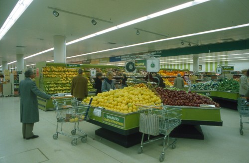 SA/BRA/7/B/11/2/59 - Image of fresh produce department at 181 High Street, Beckenham branch