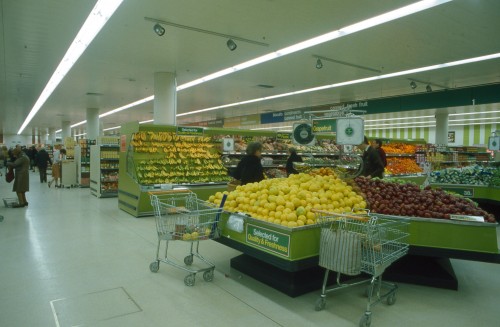 SA/BRA/7/B/11/2/60 - Image of fresh produce department at 181 High Street, Beckenham branch