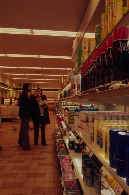 SA/BRA/7/C/4/3/294 - Image of Cambridge Coldhams Lane store interior: toiletries aisle